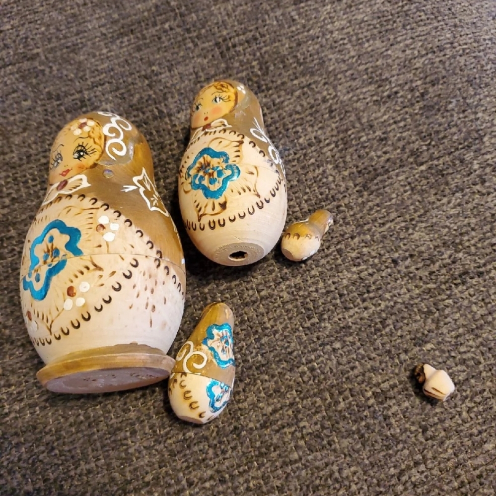 Russian Nesting dolls - Picture 1 of 5